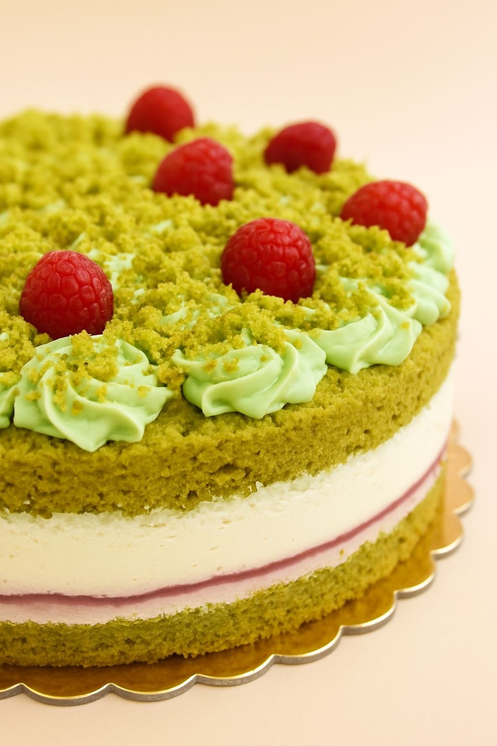 Tort Pistacjowy z malinami